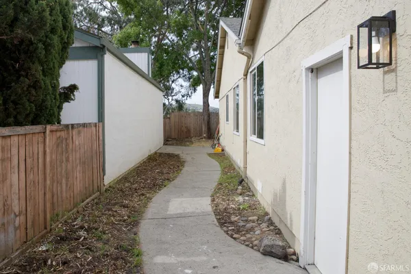 $678,500 | 325 Newbury Street, Hercules, CA 94547