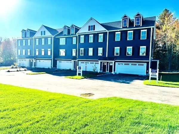 $734,900 | 22 Elise Avenue, Unit 11, Londonderry, NH 03053