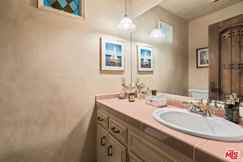 $2,199,000 | 2695 La Cuesta Drive, Los Angeles, CA 90046