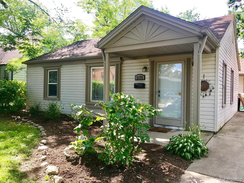 3172 Warick Road Royal Oak, MI 48073 - Photo 2 of 21
