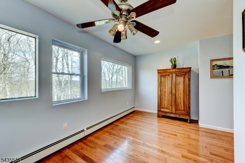 11 Mt Crest Road Oak Ridge, NJ 07438 - Photo 16 of 36