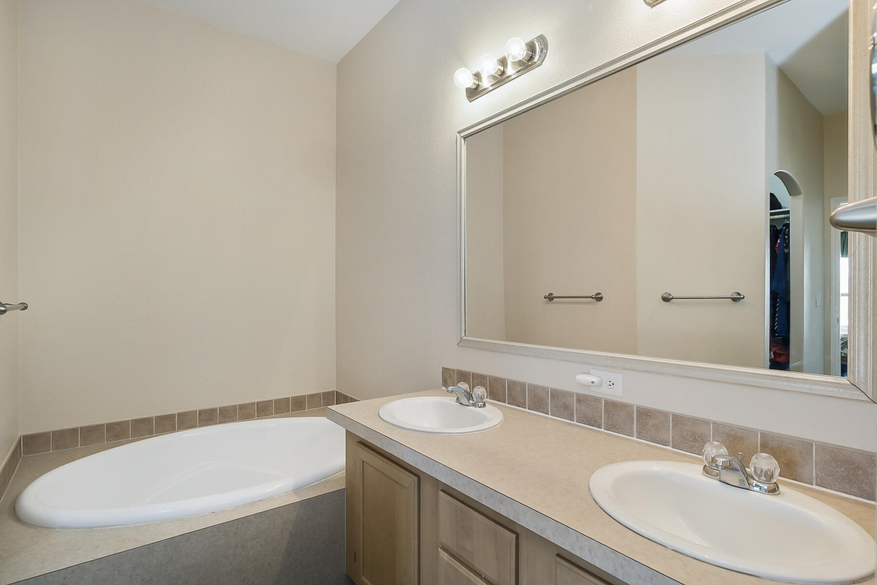 8032 Southwest Sand Ridge Road Terrebonne, OR 97760 - Photo 23 of 42 Double Vanity and Soaking tub