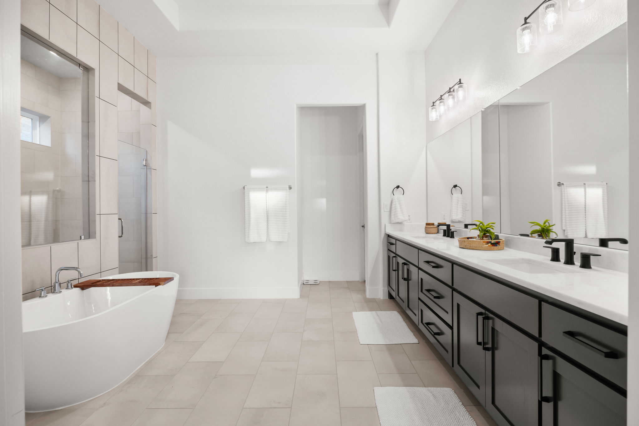 229 Iva June Lane Georgetown, TX 78628 - Photo 16 of 40 Primary ensuite