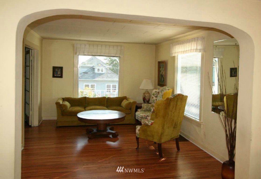 1320 North 41st Street Seattle, WA 98103 - Photo 4 of 12 Gallery Image 4