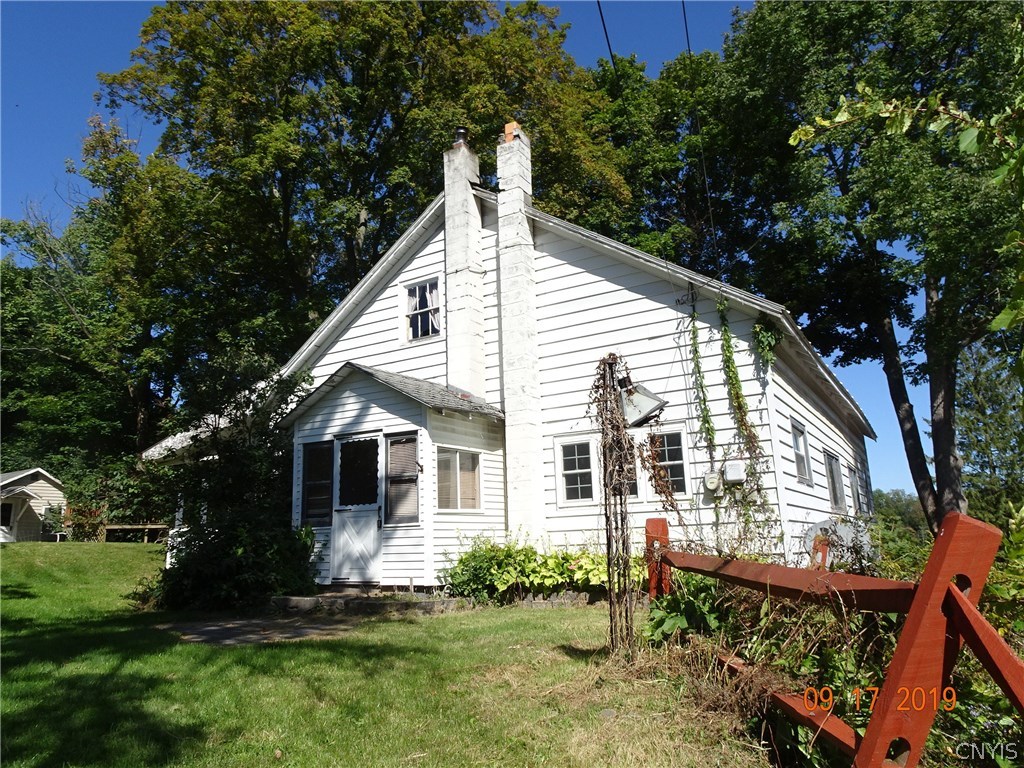 9567 Summit Road Paris, NY 13318 - Photo 1 of 1 SUBJECT'S FRONT ENTRANCE