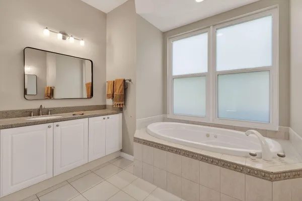 $699,900 | 7492 Southeast Teton Drive, Hobe Sound, FL 33455