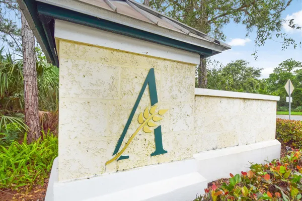 $699,900 | 7492 Southeast Teton Drive, Hobe Sound, FL 33455