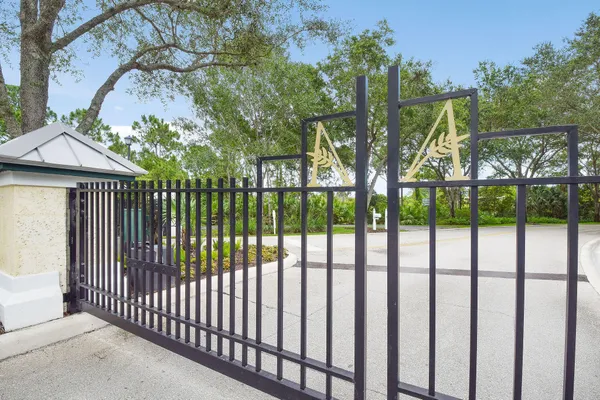 $699,900 | 7492 Southeast Teton Drive, Hobe Sound, FL 33455