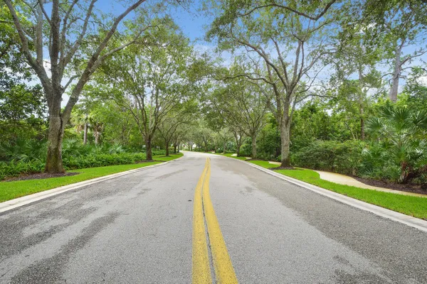 $699,900 | 7492 Southeast Teton Drive, Hobe Sound, FL 33455