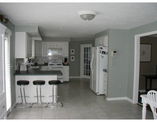 196 Raymond Road Marlborough, MA 01752 - Photo 6 of 15 Gallery Image 6