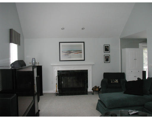 196 Raymond Road Marlborough, MA 01752 - Photo 8 of 15 Gallery Image 8