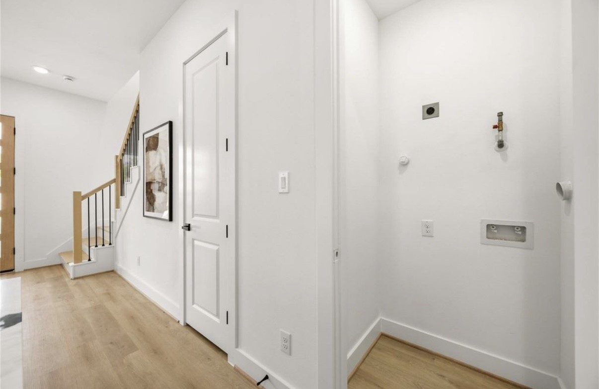7130 St Augustine Street, Unit B Houston, TX 77021 - Photo 4 of 11 Washer/Dryer included.