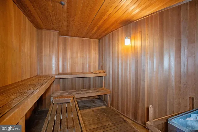 $3,000 | 1805 Crystal Drive, Unit 511S, Arlington, VA 22202