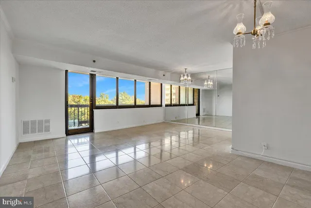 $3,000 | 1805 Crystal Drive, Unit 511S, Arlington, VA 22202