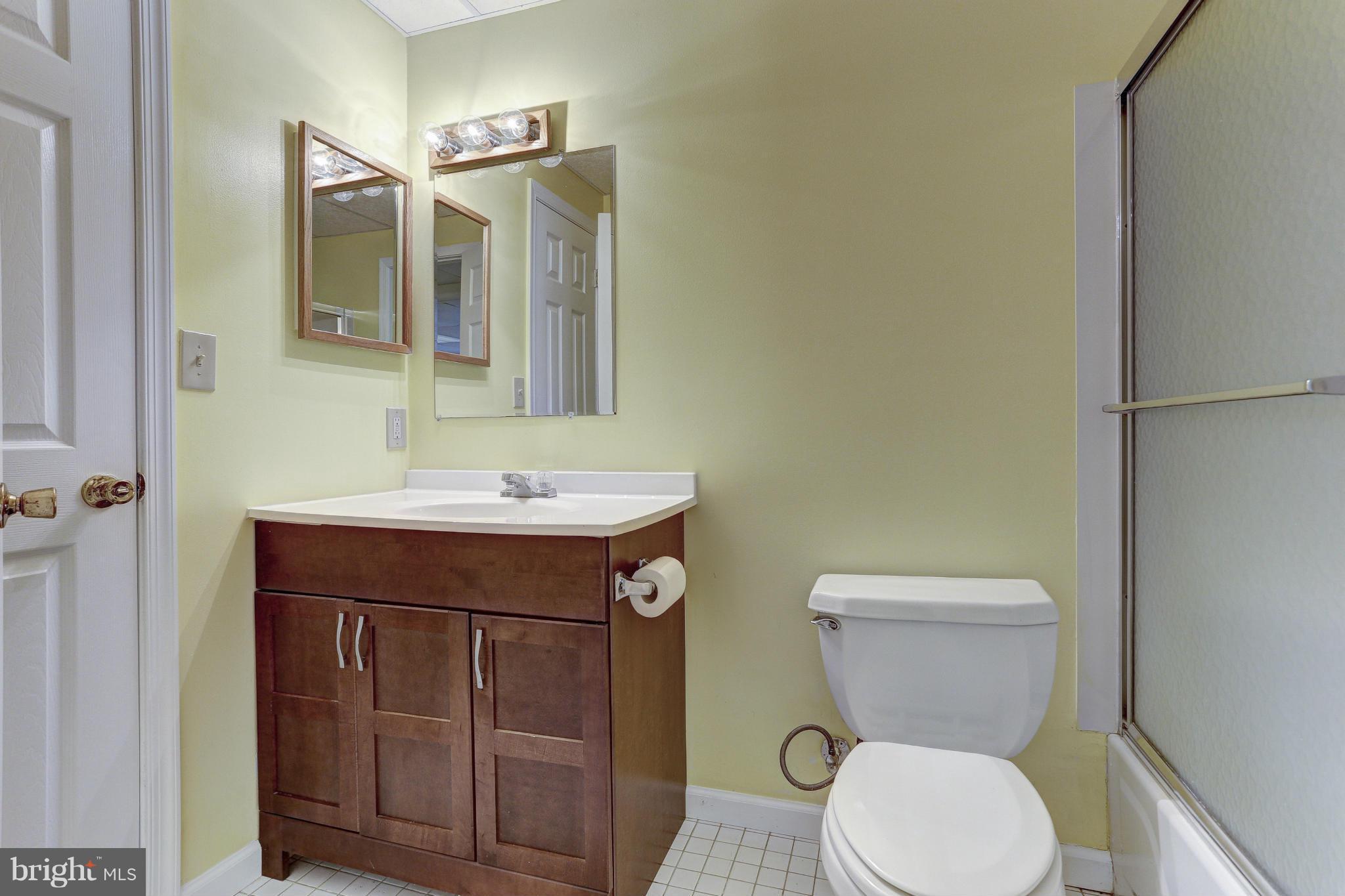 3978 View Top Road Ellicott City, MD 21042 - Photo 22 of 30 a bathroom with a toilet a sink and mirror