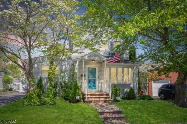 $575,000 | 613 Maplewood Avenue, Roselle Park, NJ 07204