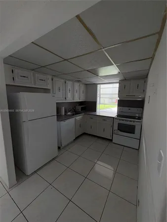 $2,300 | Desoto Park Condominiums Base, Hallandale Beach, FL 33009