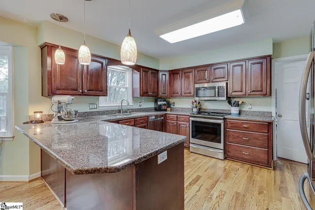 $699,900 | 206 West Killarney Lake, Moore, SC 29369