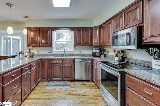 $699,900 | 206 West Killarney Lake, Moore, SC 29369