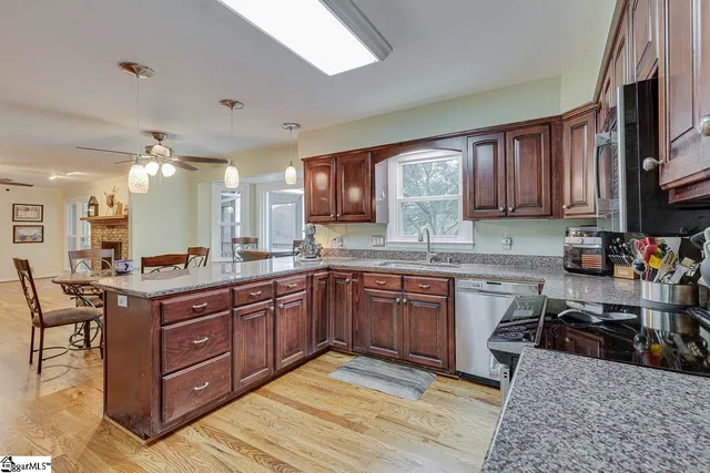 $699,900 | 206 West Killarney Lake, Moore, SC 29369