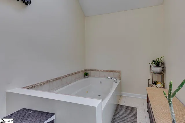 $699,900 | 206 West Killarney Lake, Moore, SC 29369