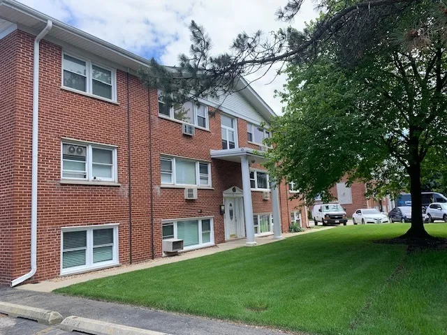 $1,775 | 10122 Hartford Court, Unit 2A, Schiller Park, IL 60176