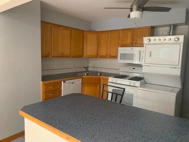 $1,775 | 10122 Hartford Court, Unit 2A, Schiller Park, IL 60176