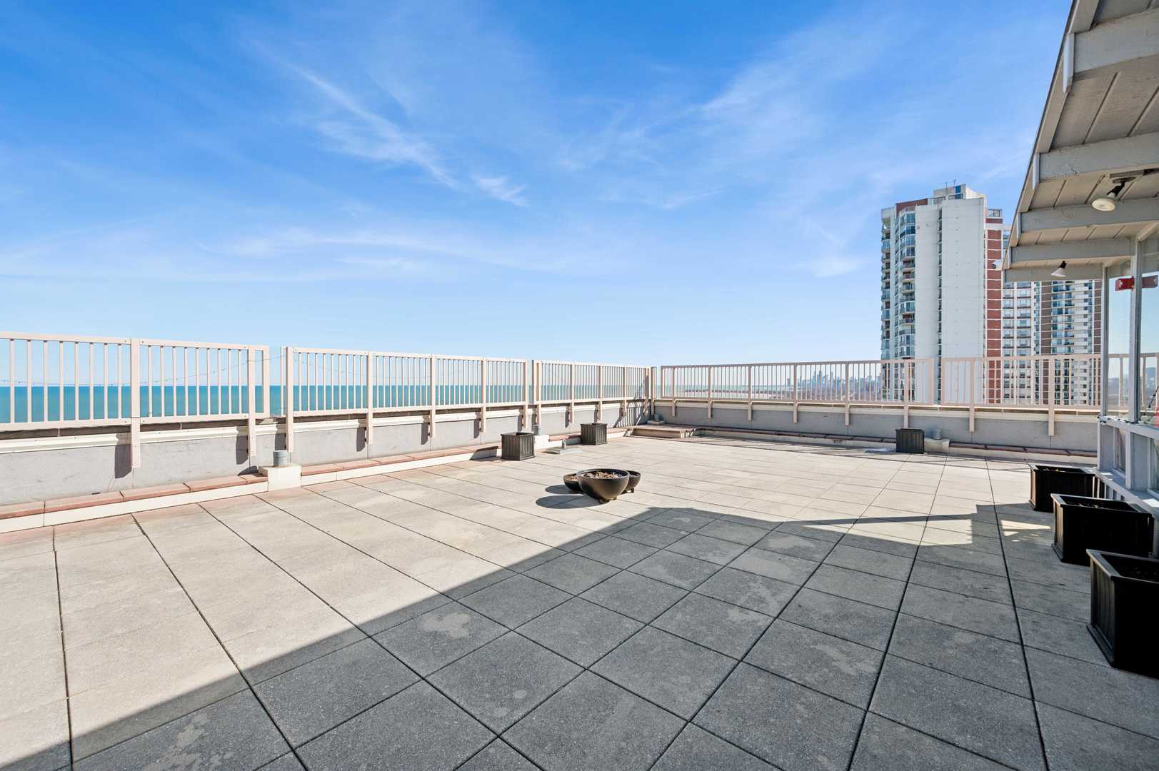 6157 North Sheridan Road, Unit 6K Chicago, IL 60660 - Photo 16 of 18 a view of a swimming pool and outdoor space