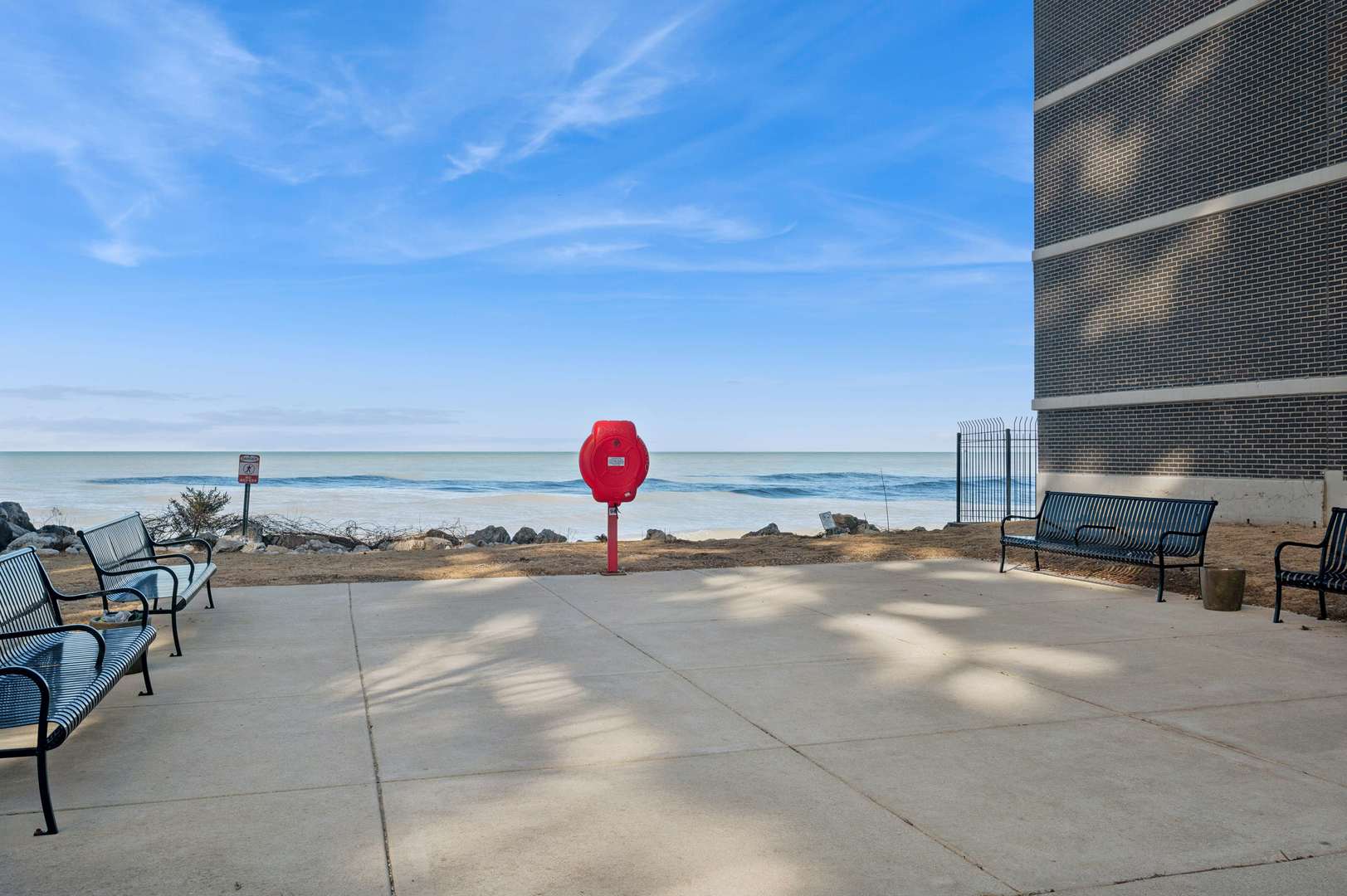 6157 North Sheridan Road, Unit 6K Chicago, IL 60660 - Photo 17 of 18 a view of a outdoor space with seating area