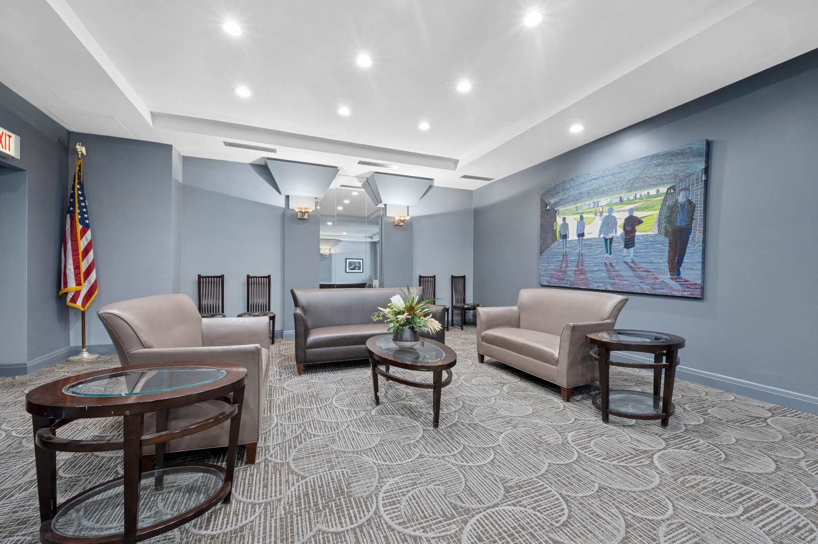6157 North Sheridan Road, Unit 6K Chicago, IL 60660 - Photo 2 of 18 a living room with furniture