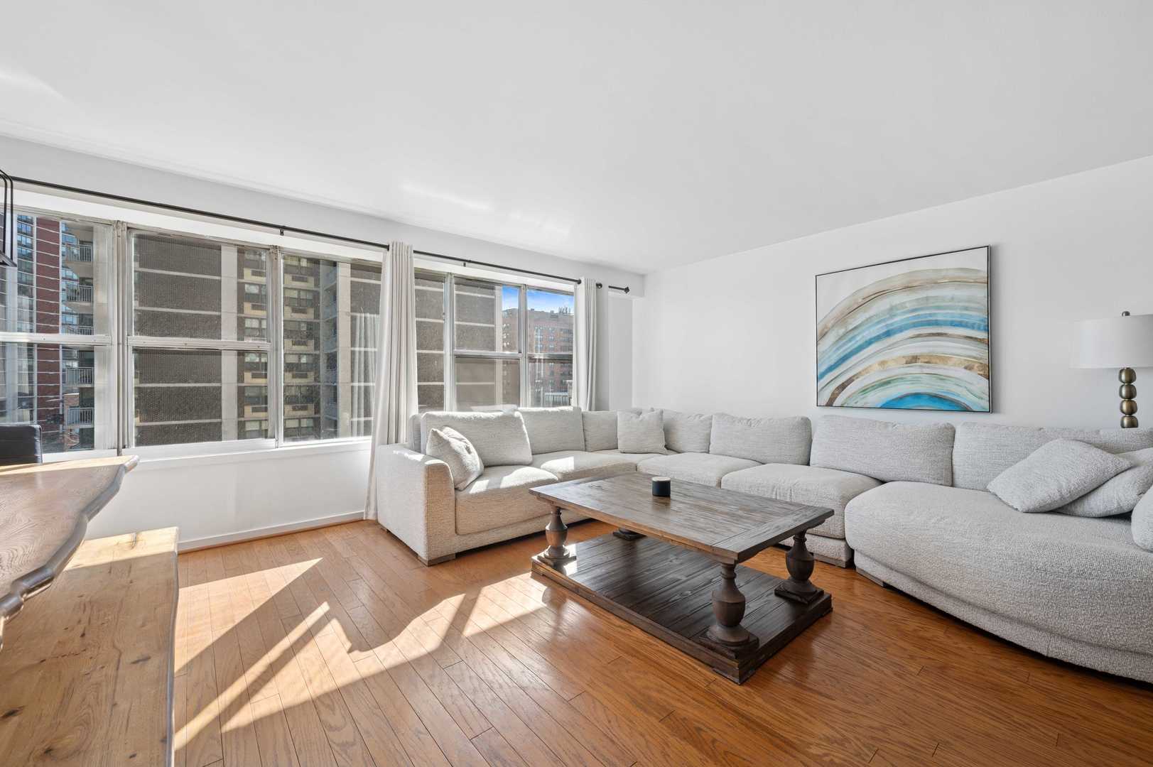 6157 North Sheridan Road, Unit 6K Chicago, IL 60660 - Photo 5 of 18 a living room with furniture and a large window