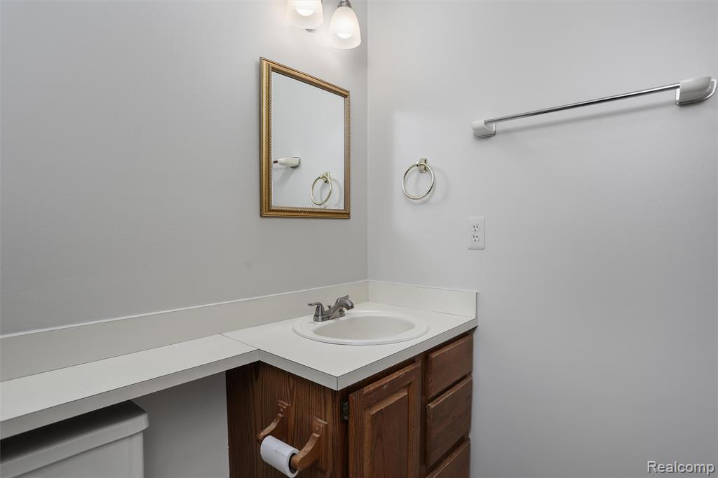 360 Fordcroft Drive Rochester Hills, MI 48309 - Photo 12 of 32