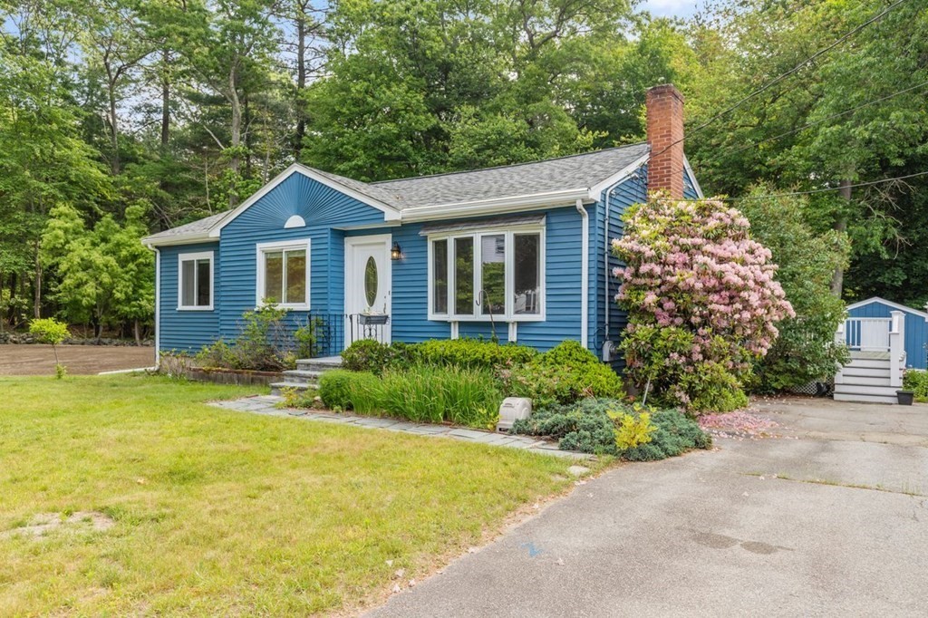 29 Marshall Road Easton, MA 02356 - Photo 2 of 31 a front view of a house with garden