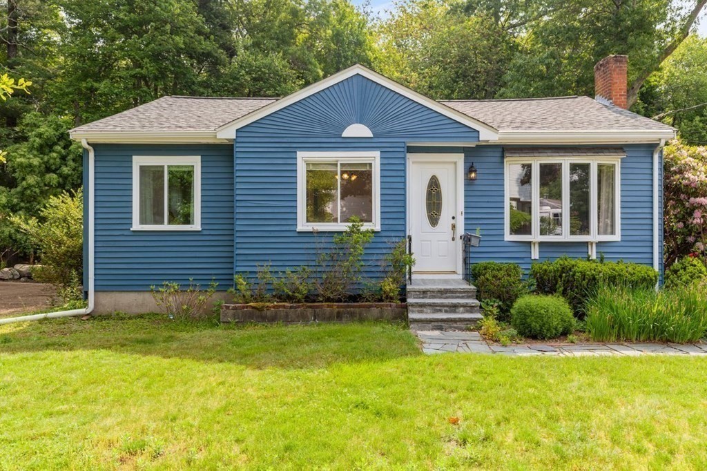 29 Marshall Road Easton, MA 02356 - Photo 29 of 31 a front view of a house with garden
