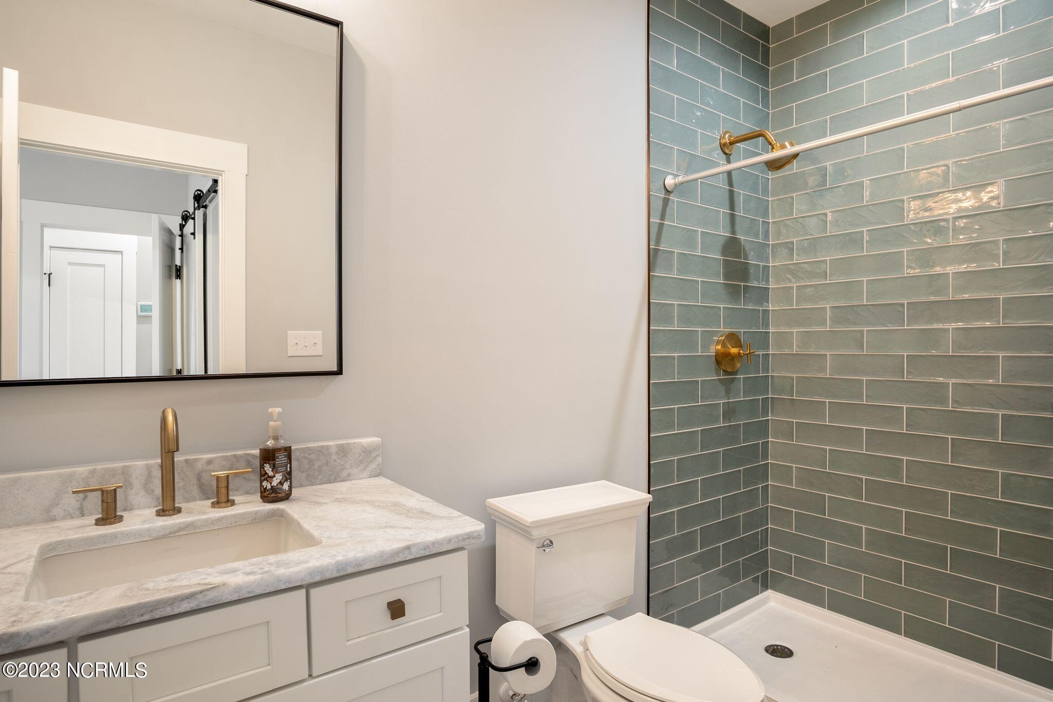 17 Gables Road New Bern, NC 28562 - Photo 101 of 129 Guest House - Second Bathroom
