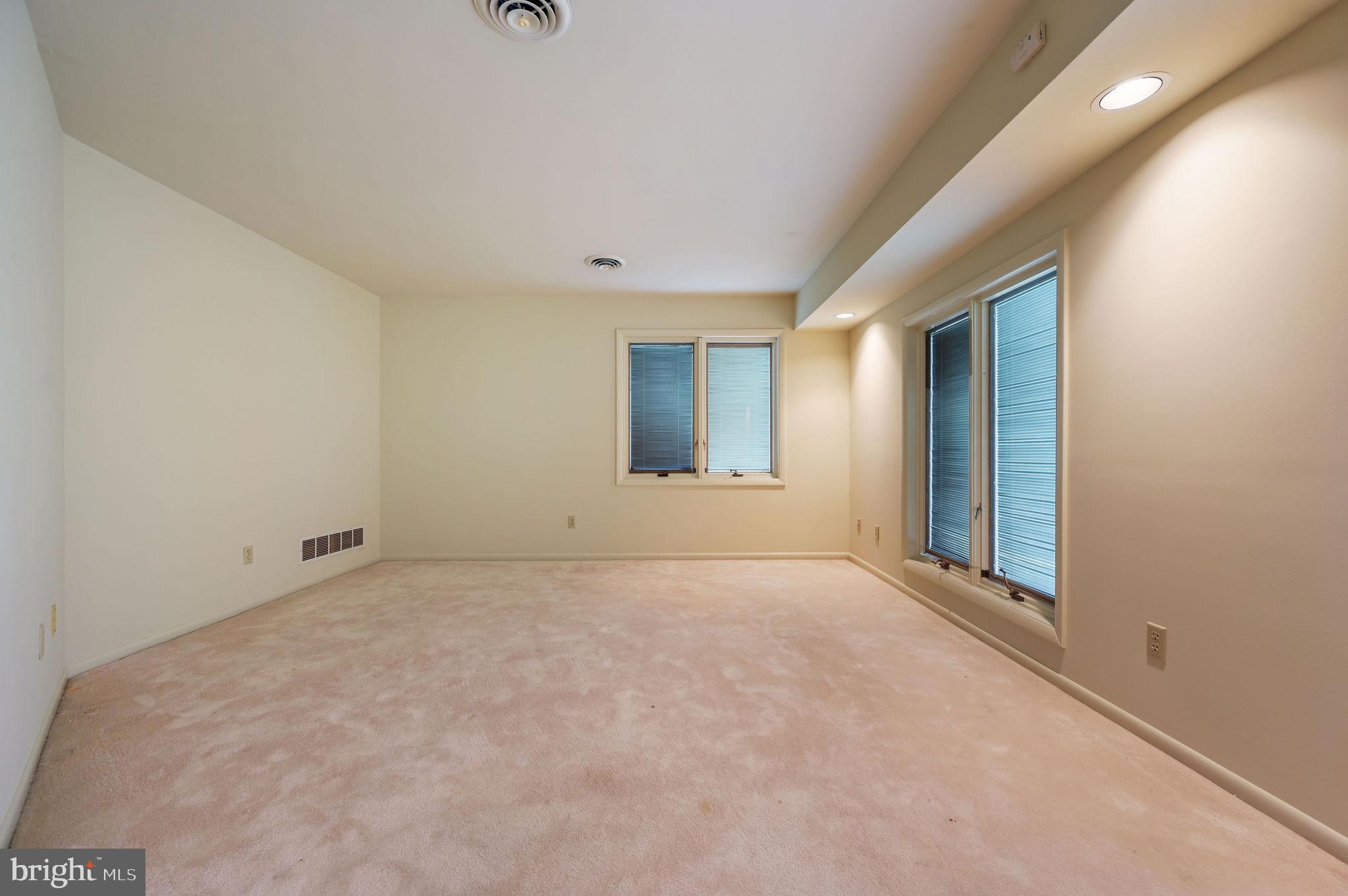 124 Meadowglen Drive Dover, DE 19901 - Photo 21 of 27 an empty room with windows and closet
