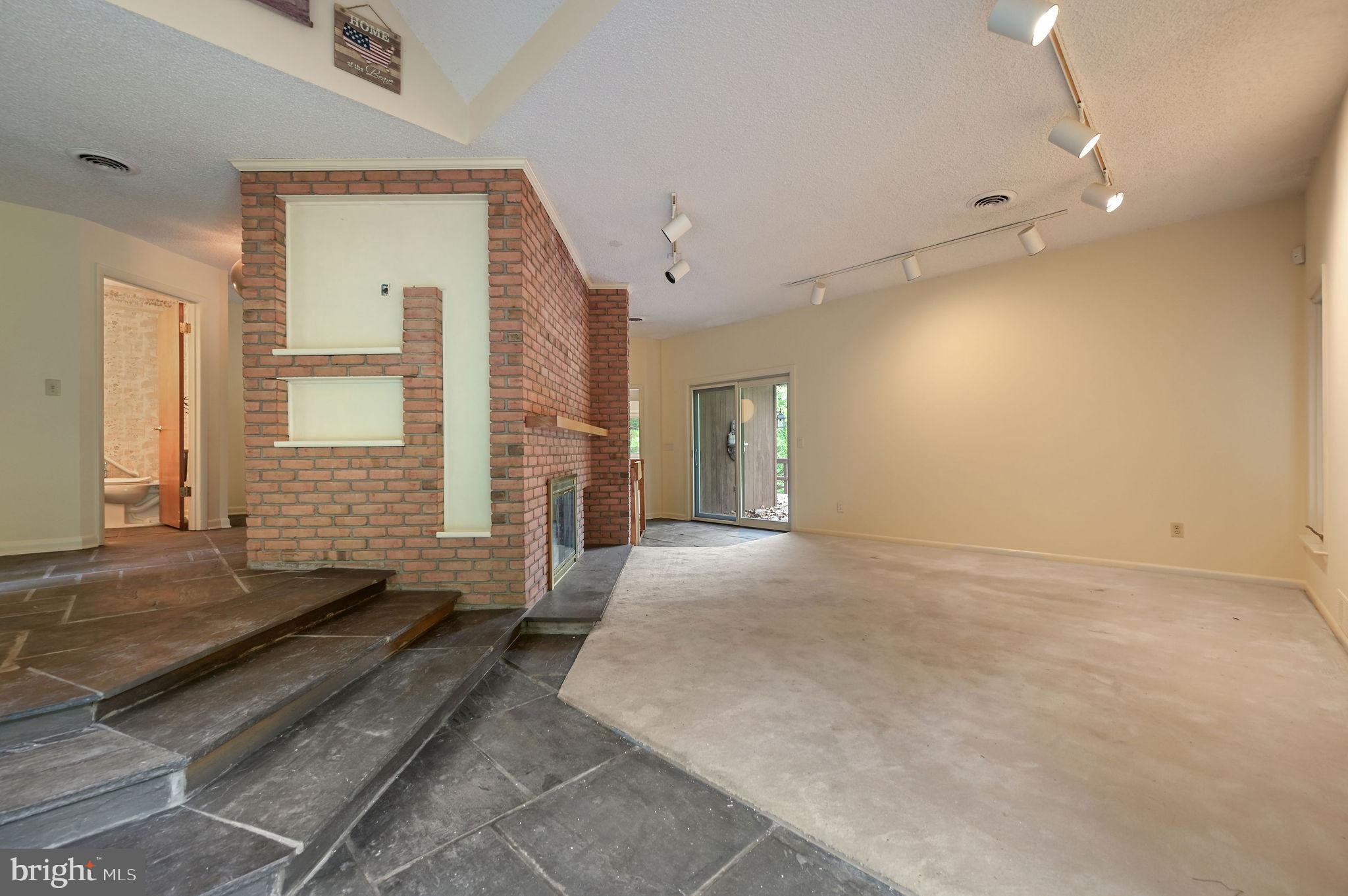124 Meadowglen Drive Dover, DE 19901 - Photo 6 of 27 a view of a room with wooden floor