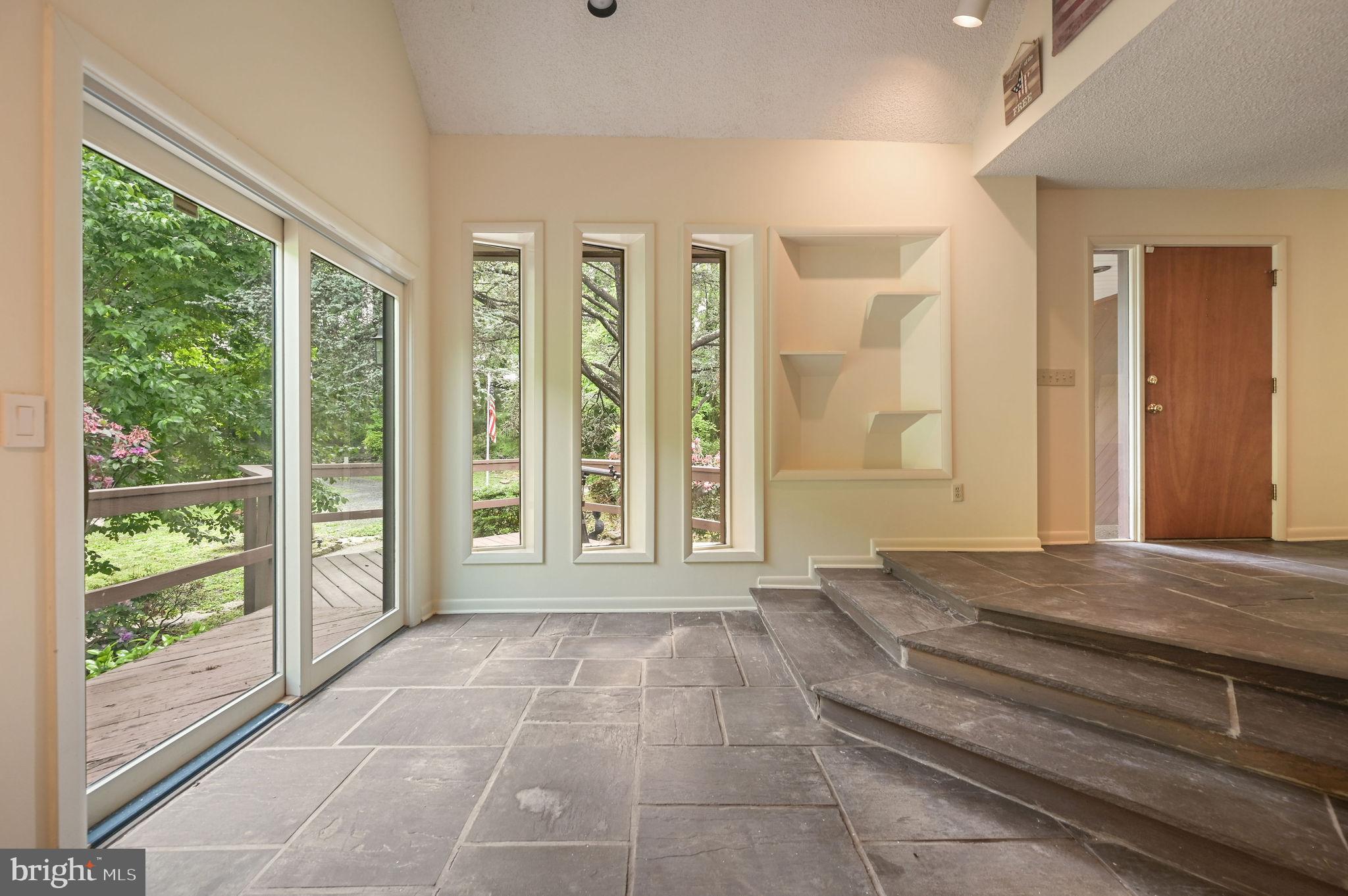 124 Meadowglen Drive Dover, DE 19901 - Photo 9 of 27 a view of an entryway