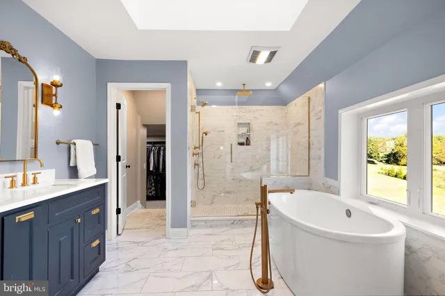 a view of a houses with a yard