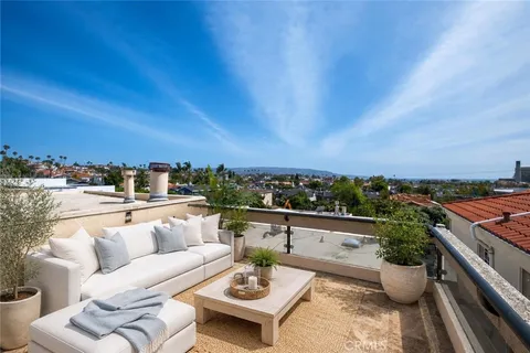 $1,999,999 | 818 North Juanita Avenue, Unit B, Redondo Beach, CA 90277