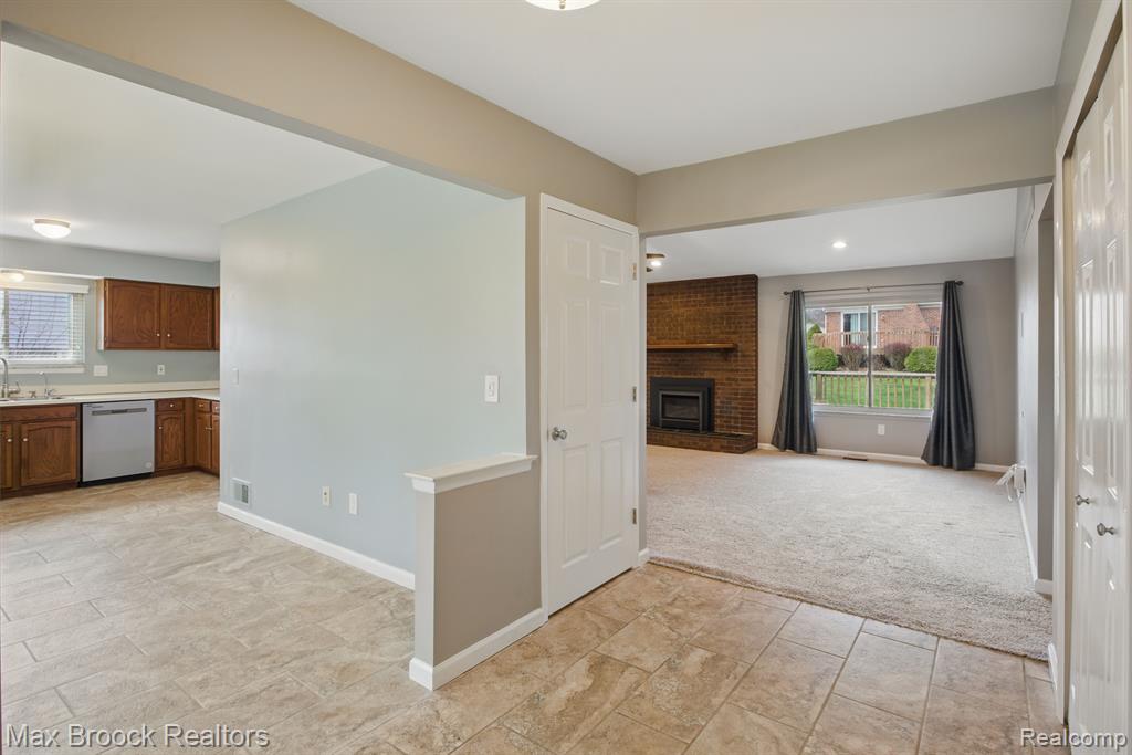 2232 Warrington Road Rochester Hills, MI 48307 - Photo 4 of 51