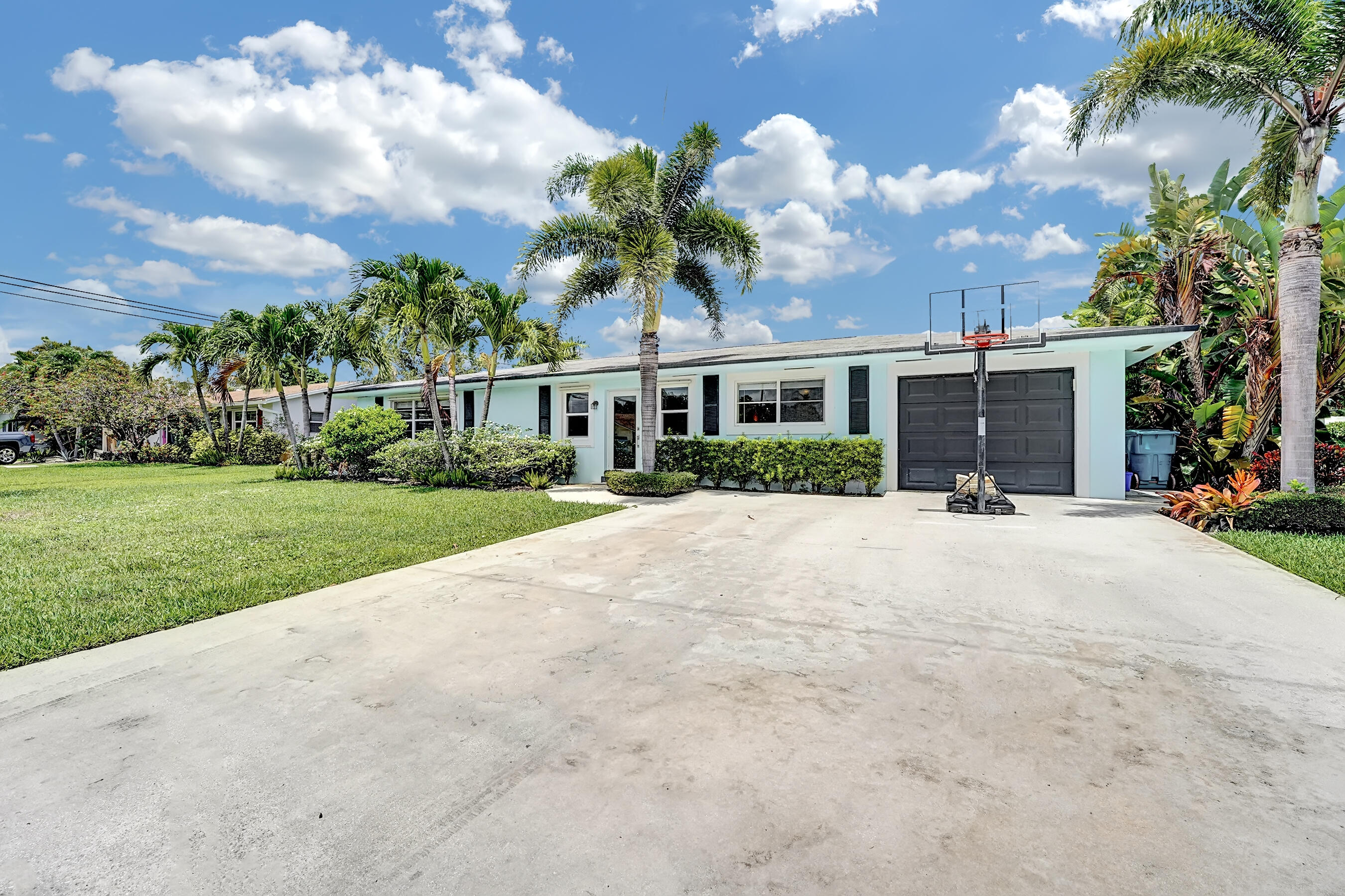 2850 Southwest 5th Street Boynton Beach, FL 33435 - Photo 2 of 31 DSC02661