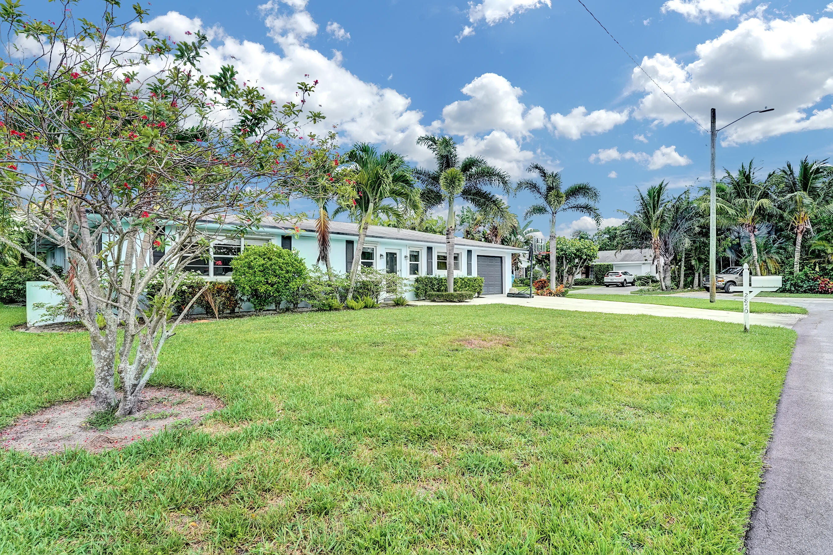 2850 Southwest 5th Street Boynton Beach, FL 33435 - Photo 3 of 31 DSC02651