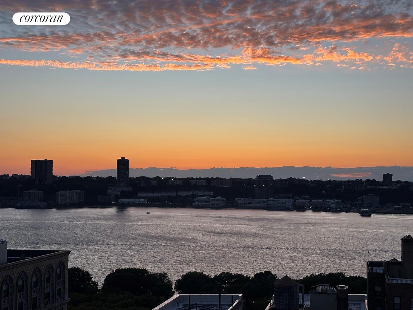 789 West End Avenue, Unit PH6 Manhattan, NY 10025 - Photo 3 of 19 a view of lake and mountain view