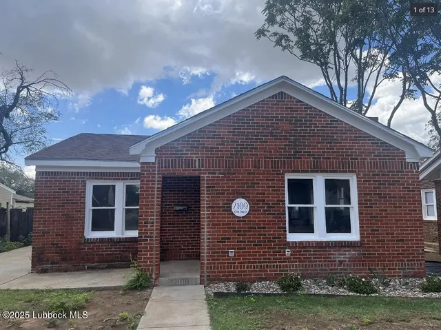$1,300 | 2109 27th Street, Lubbock, TX 79411