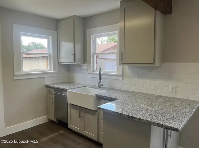 $1,300 | 2109 27th Street, Lubbock, TX 79411