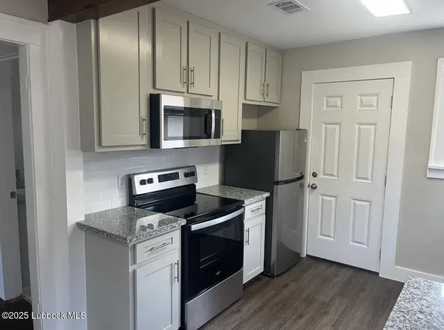 $1,300 | 2109 27th Street, Lubbock, TX 79411