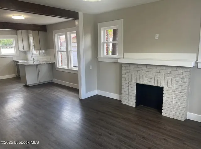 $1,300 | 2109 27th Street, Lubbock, TX 79411