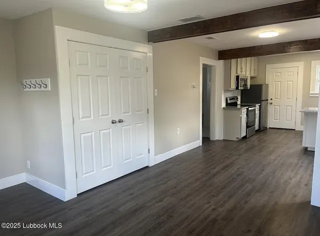 $1,300 | 2109 27th Street, Lubbock, TX 79411