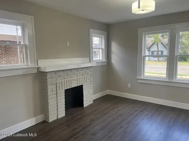 $1,300 | 2109 27th Street, Lubbock, TX 79411